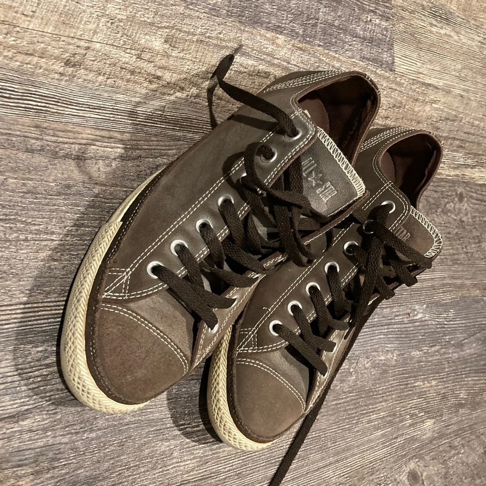 Super rare leather converse!